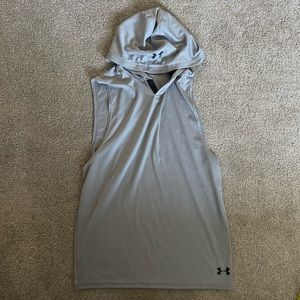 Mens Under Armour sleeveless, hooded workout shirt size medium